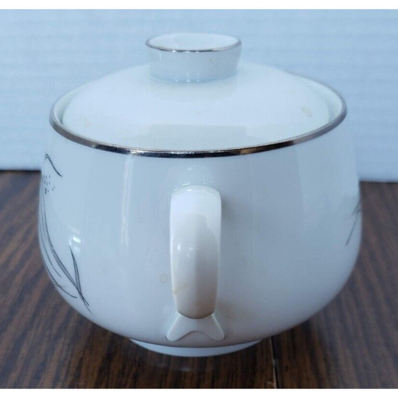 Ceres Coupe by Easterling Sugar Bowl With Lid White and Silver Wheat Vintage MCM - Picture 2 of 6